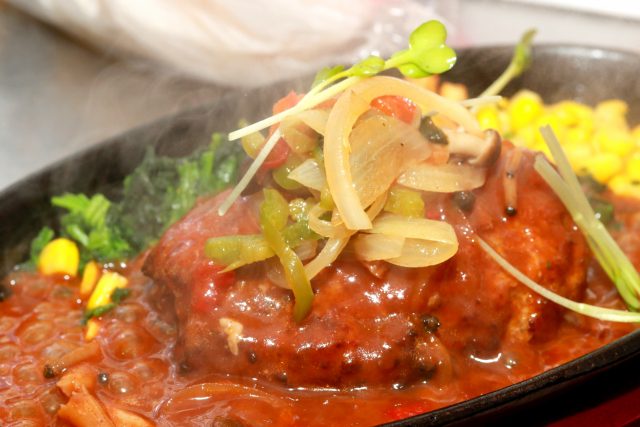 【家事ヤロウ】岡田晴恵さんの煮込みハンバーグレシピ｜免疫力UPに特化した食材で作る