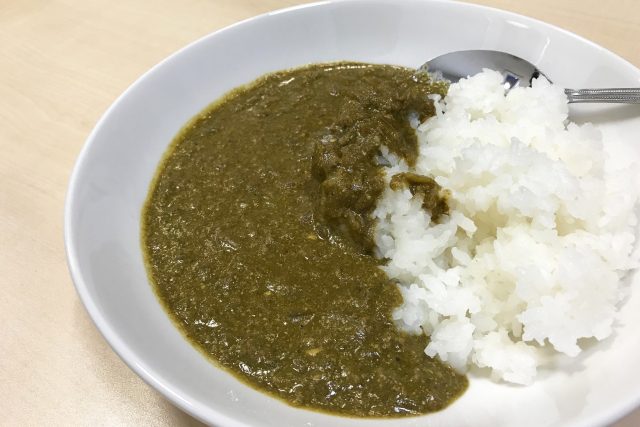 【ヒルナンデス】サグ（ほうれん草）チキンカレーのレシピ｜印度カリー子さんが教えるスパイスカレー