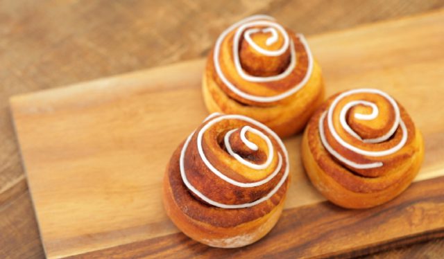 【土曜は何する】30分で作れる魔法のパンレシピまとめ｜チーズフォンデュちぎりパン・シナモンロール・メロンパン