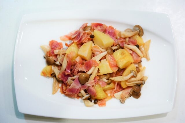 【ヒルナンデス】じゃがいもときのこのガーリック炒めのレシピ 渥美まゆ美さん