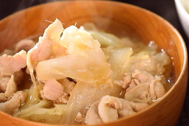 【土曜は何する】生姜焼きおかず味噌汁のレシピ｜一杯で満足の食べる味噌汁