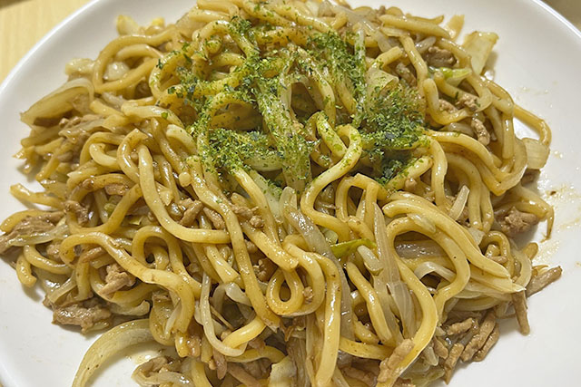 【DAIGOも台所】ひき肉ともやしの焼きそばのレシピ 豆板醤が隠し味