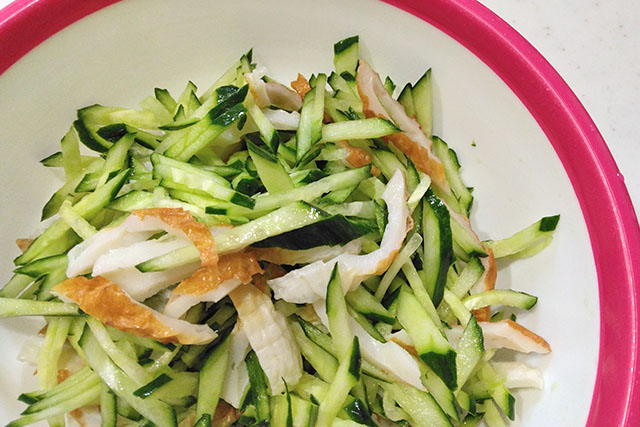 【DayDay】千切りズッキーニの冷菜のレシピ 酒徒さんの新しい家中華料理