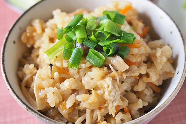 【ZIP】しらすと油揚げの炊き込みご飯のレシピ かさ増し炊き込みご飯アレンジ料理