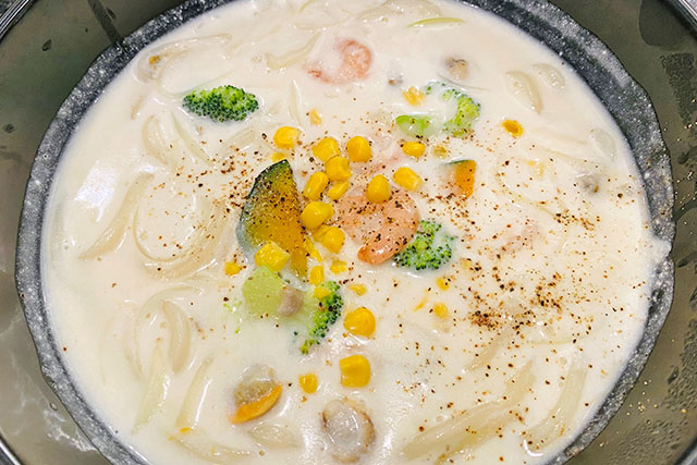【DayDay】ソーセージのコク旨スープうどんのレシピ 冷凍うどんアレンジ料理