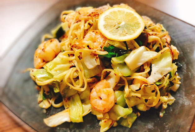 【ラヴィット】レモンペッパー焼きそばのレシピ 菅田愛貴さんアレンジ焼きそば料理