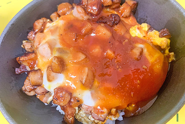 【ラヴィット】ソーセージエッグ丼のレシピ 岩崎大昇さん直伝ソーセージ料理