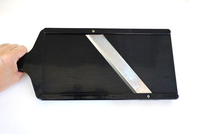 【所さんお届けモノです】スライサー界のベンツ『飯田屋ダイヤル式リフトスライサー』