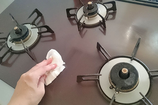【瞬間回答】ガスコンロの汚れを残ったビールでピカピカにするお掃除節約術