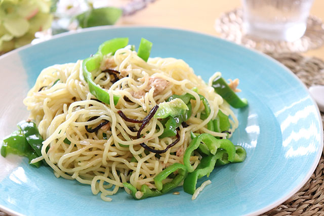 【DAIGOも台所】梅風味の和風焼きそばのレシピ 万願寺唐辛子がアクセント