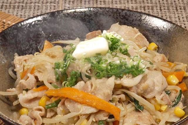 【シューイチ】味噌ラーメン風スタミナ炒めのレシピ もんきちさんの肉料理バズり飯-1GP