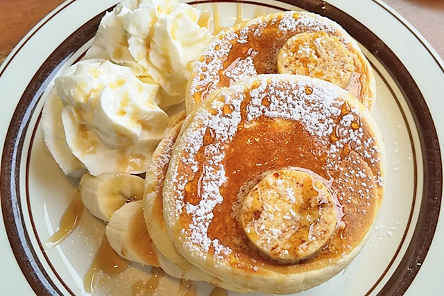 【ざわつく金曜日】クラシックスフレパンケーキ『恵比寿 ESPRESSO D WORKS』生クリームたっぷりスイーツ