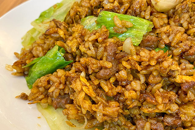 【DAIGOも台所】牛肉と黒こしょうの炒飯のレシピ レタスと牛もも肉で