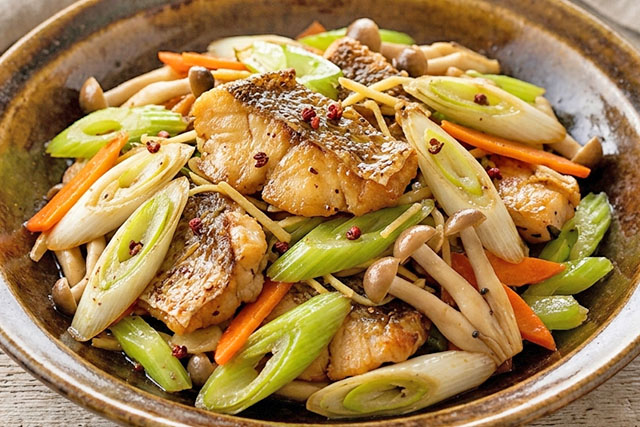 【DAIGOも台所】鯛とネギの花椒炒めのレシピ ホアジャオが隠し味