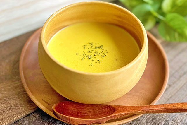 【瞬間回答】コーンスープにプチシュークリームを入れてリッチな味にするレシピ